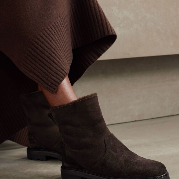 Manolo Blahnik Tomosa Suede Ankle Boots EU 38 1/2 NWB - Picture 3 of 13